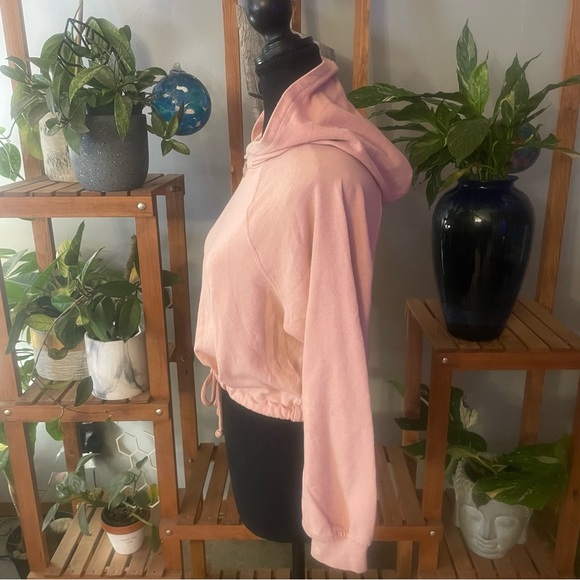 DIVIDED Blush Pink Crop Hoodie - Picture 3 of 9